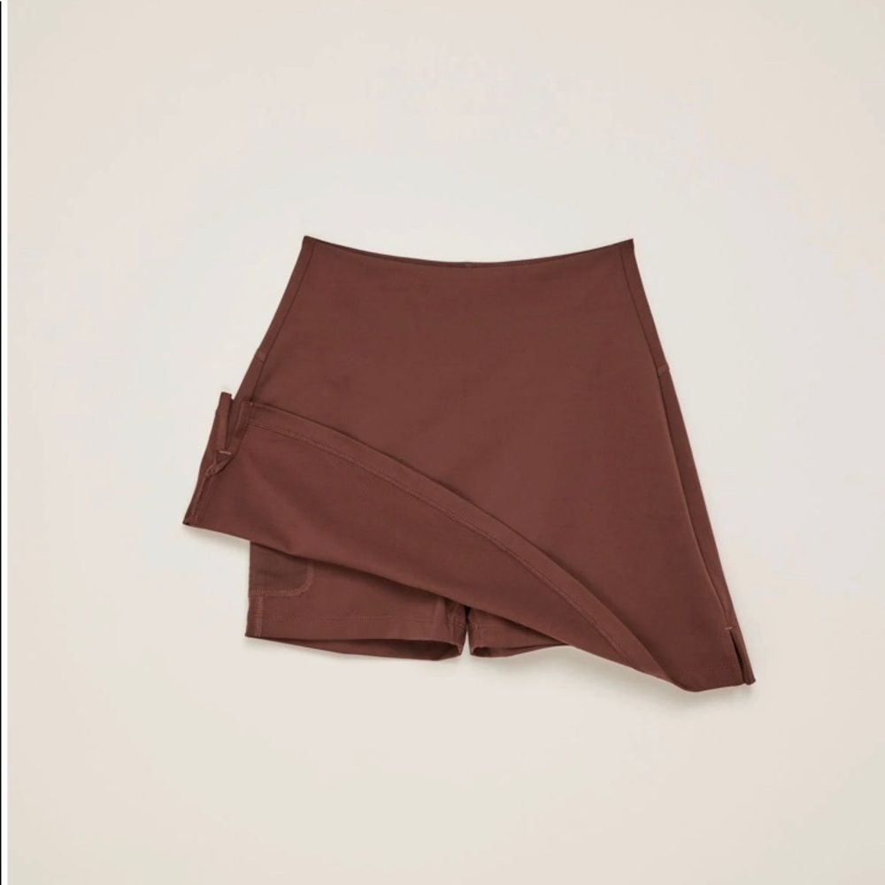 Girlfriend collective sport skort in “Earth”
